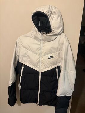 Nike Hooded Two-Tone Puffer Jacket - White & Black